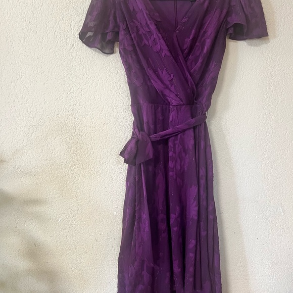 DKNY - Picture 5 of 7